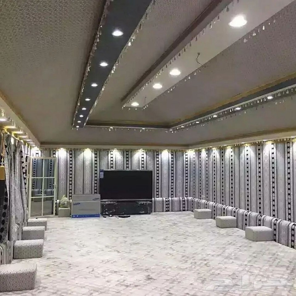 بيت شعر ملكي من الداخل