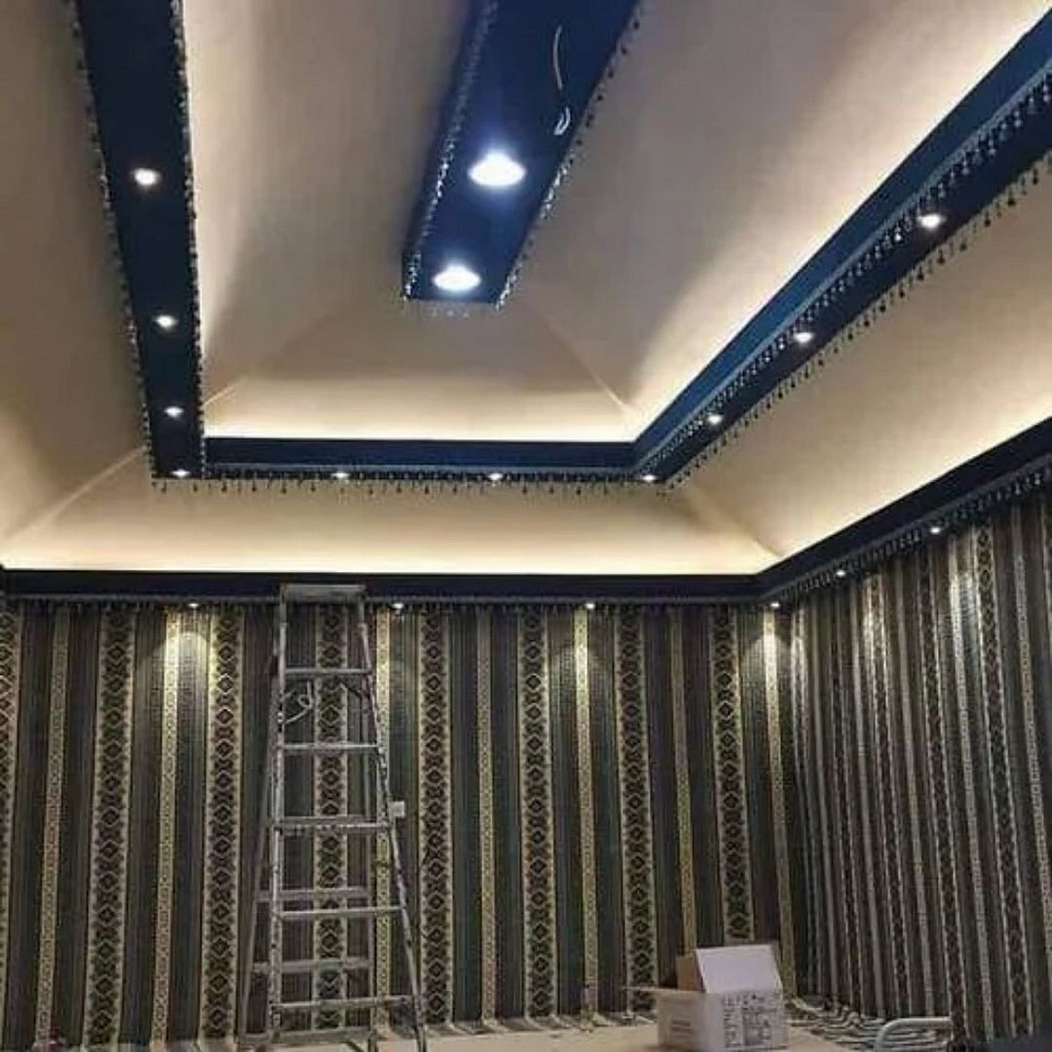 من الداخل بيت شعر