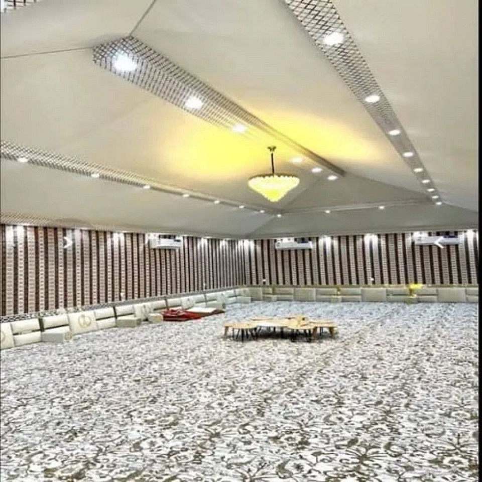 بيت شعر ملكي من الداخل